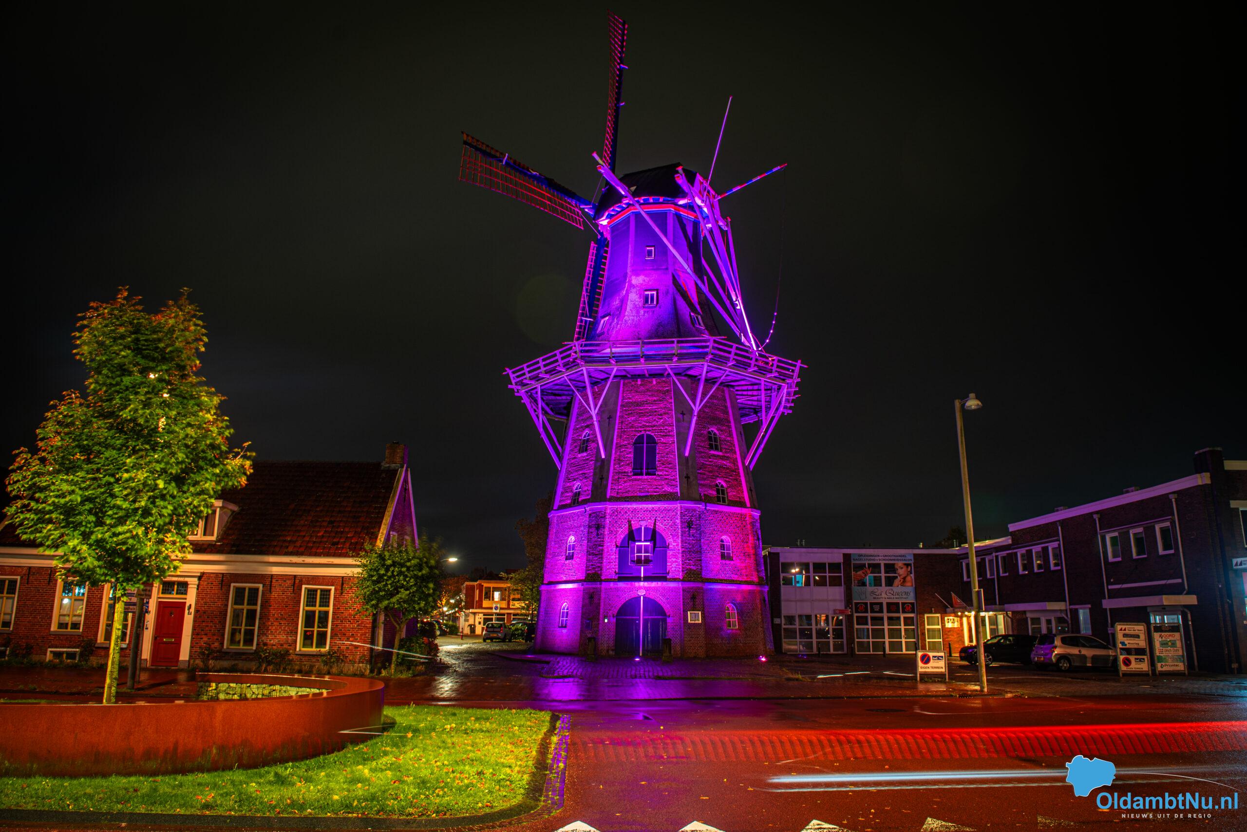 Molens kleuren paars tijdens Regenboogweek