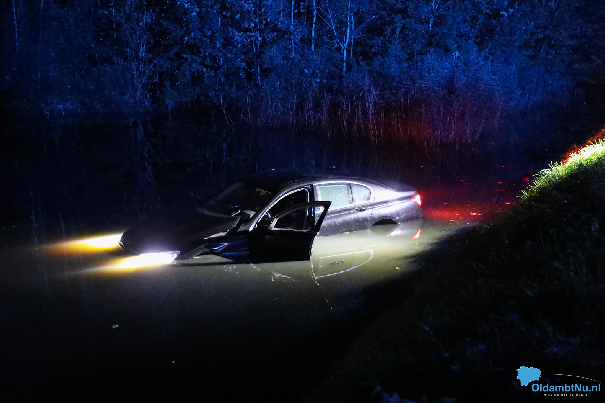 Auto in sloot bij Bad Nieuweschans
