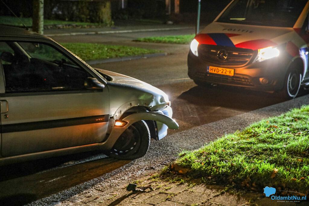 Automobilist botst op geparkeerde auto in Winschoten