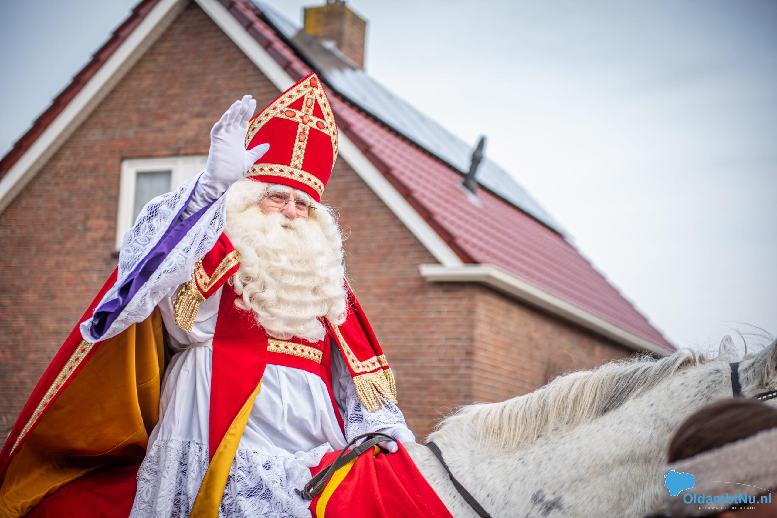 Fotoserie: Sinterklaas feestelijk onthaald tijdens rondgang door Heiligerlee