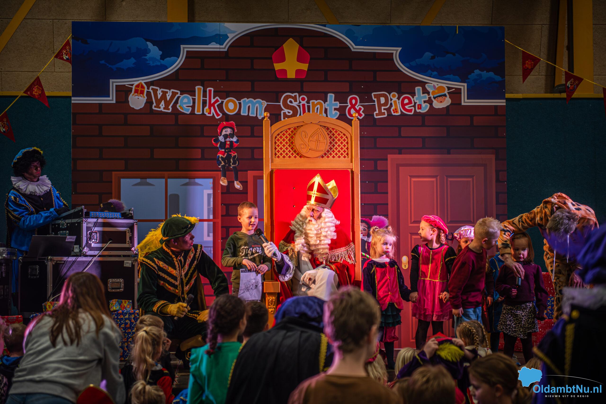 Fotoserie: kinderen vol spanning tijdens geslaagd Mega Sint Feest in Scheemda