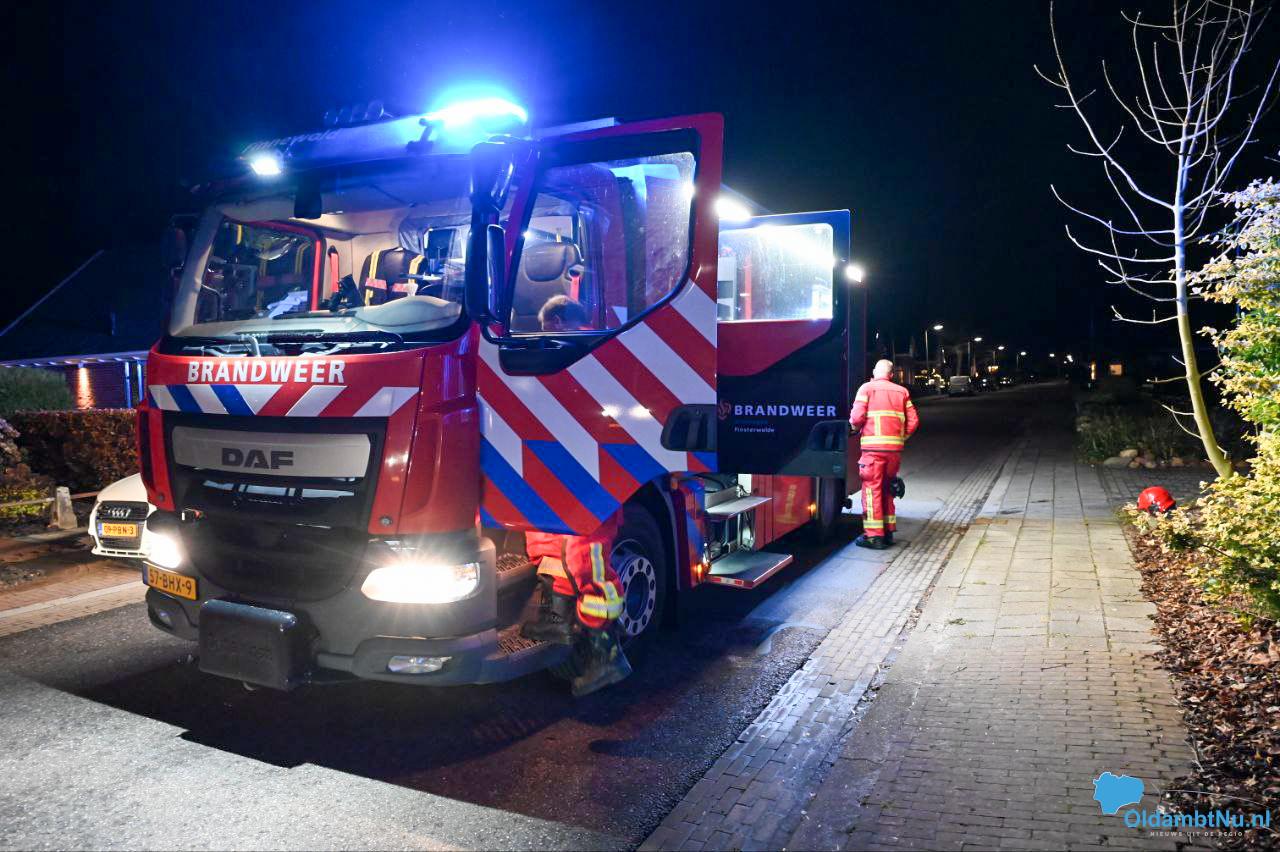 Brand in tuinhuis achter woning in Oostwold