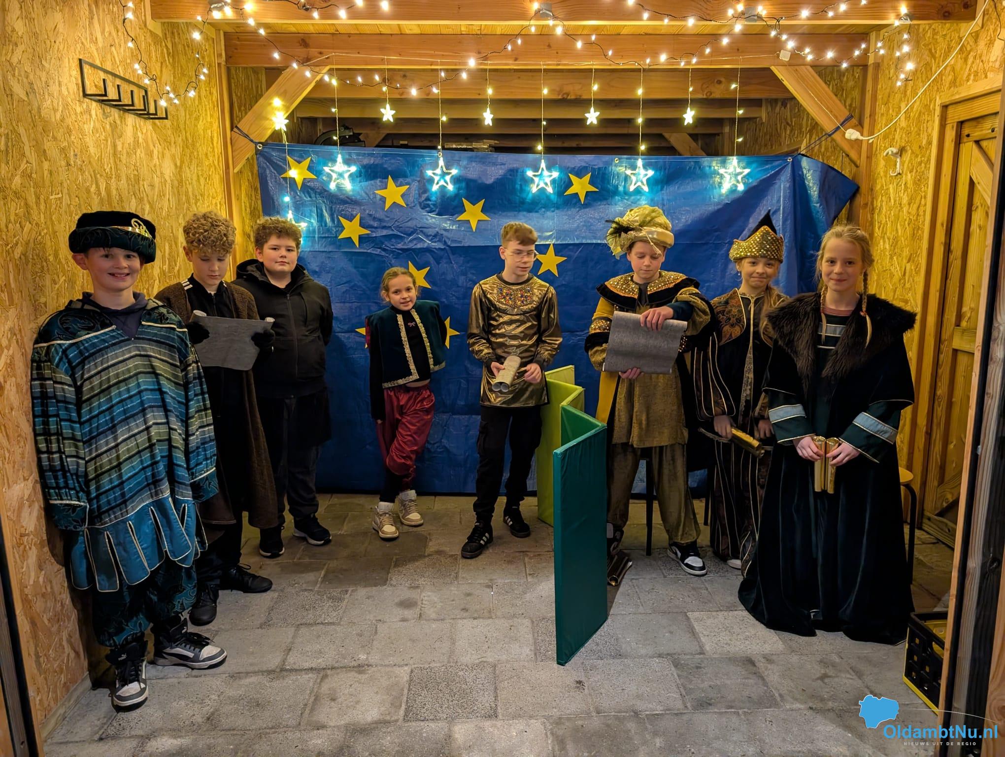 Geslaagde kerstwandeling in Parkwijk door CBS De Vossenburcht