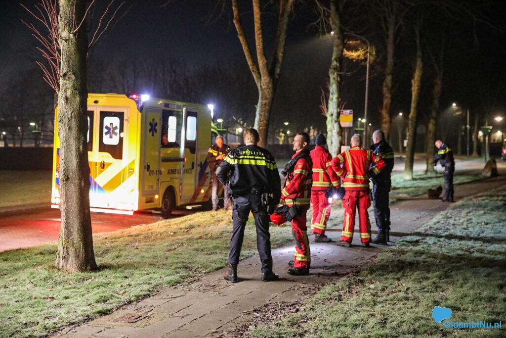 Vrouw springt in water achter hond aan in Bad Nieuweschans