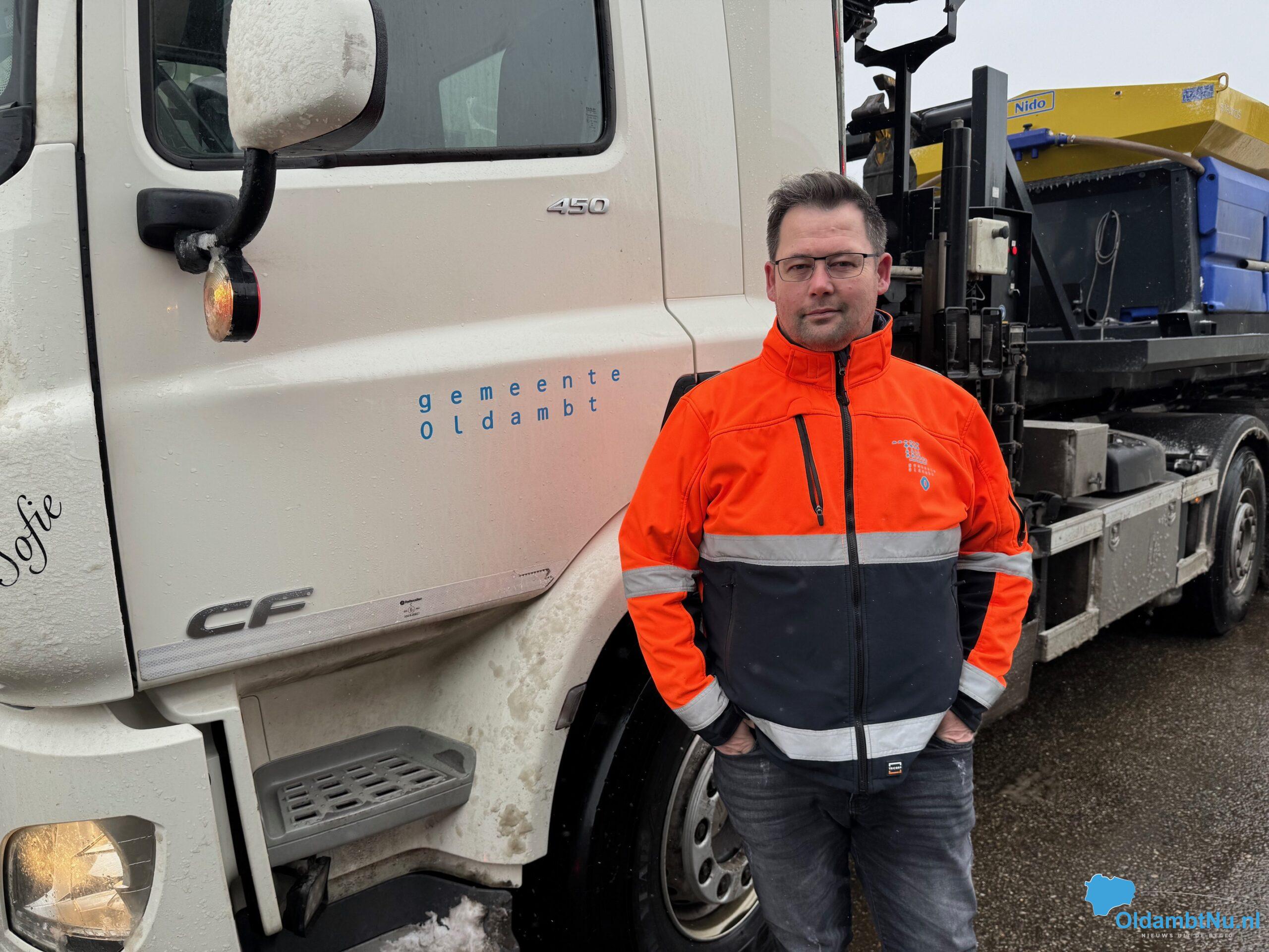 Mee op de strooiwagen: “De meeste mensen groeten ons”