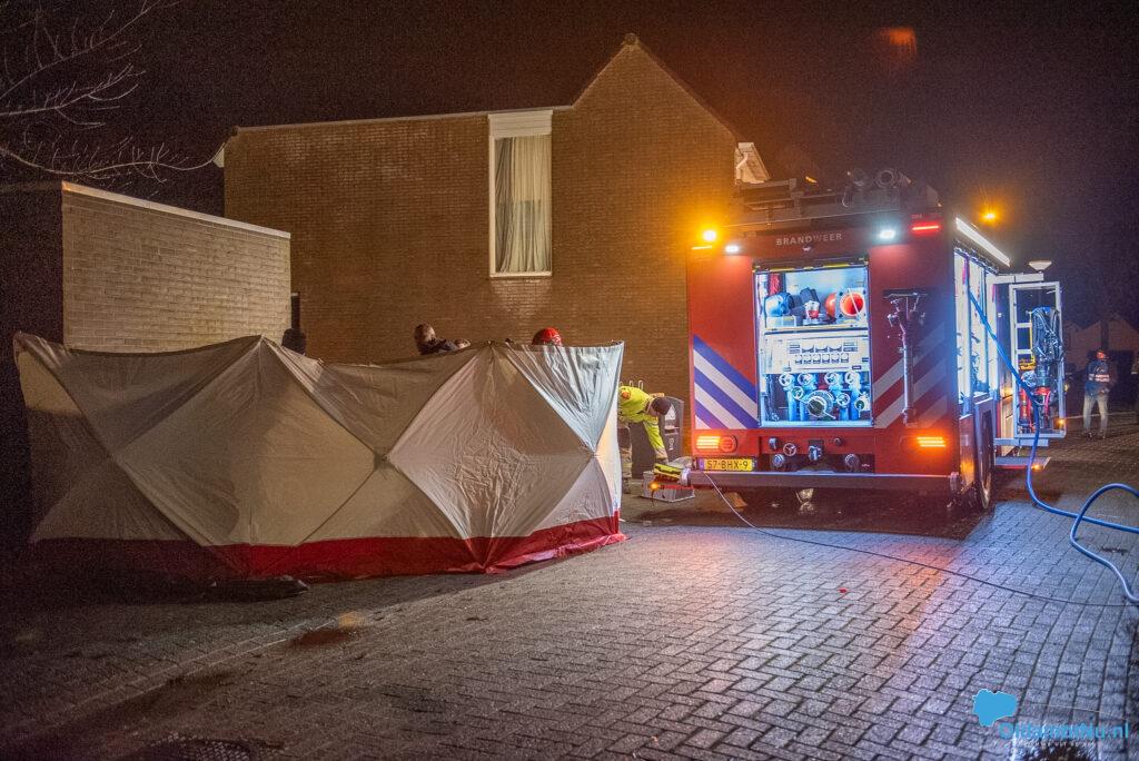 Brandweer redt slapende bewoner bij woningbrand in Beerta