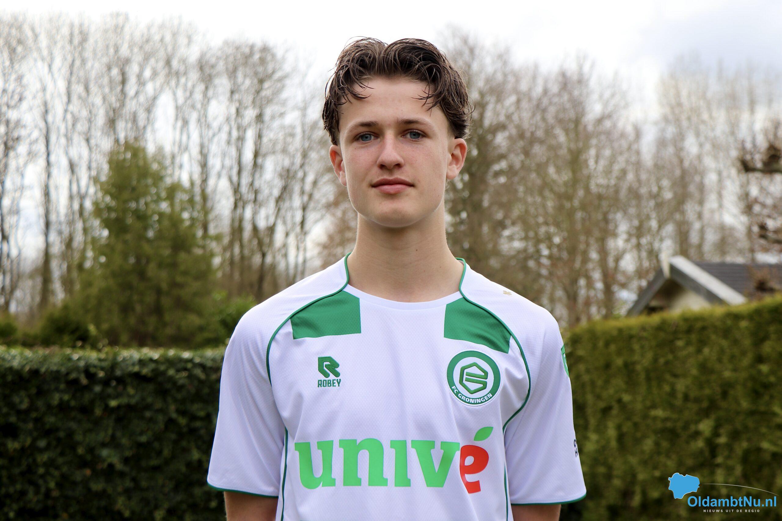 Winschoter Mauro Koster zet handtekening onder eerste contract bij FC Groningen