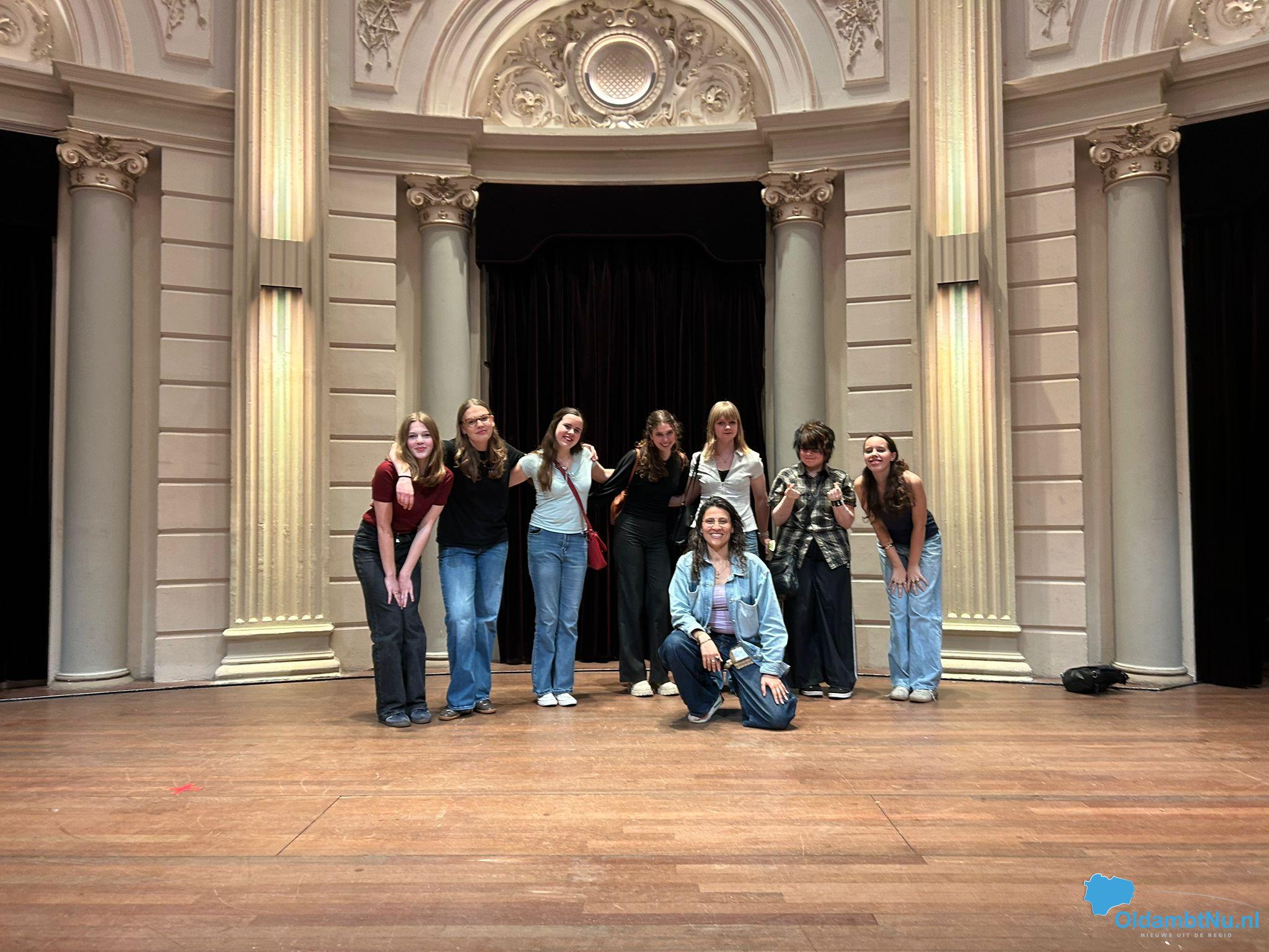 Jongeren uit Oldambt naar Jongerendag van Theater Na de Dam in Amsterdam