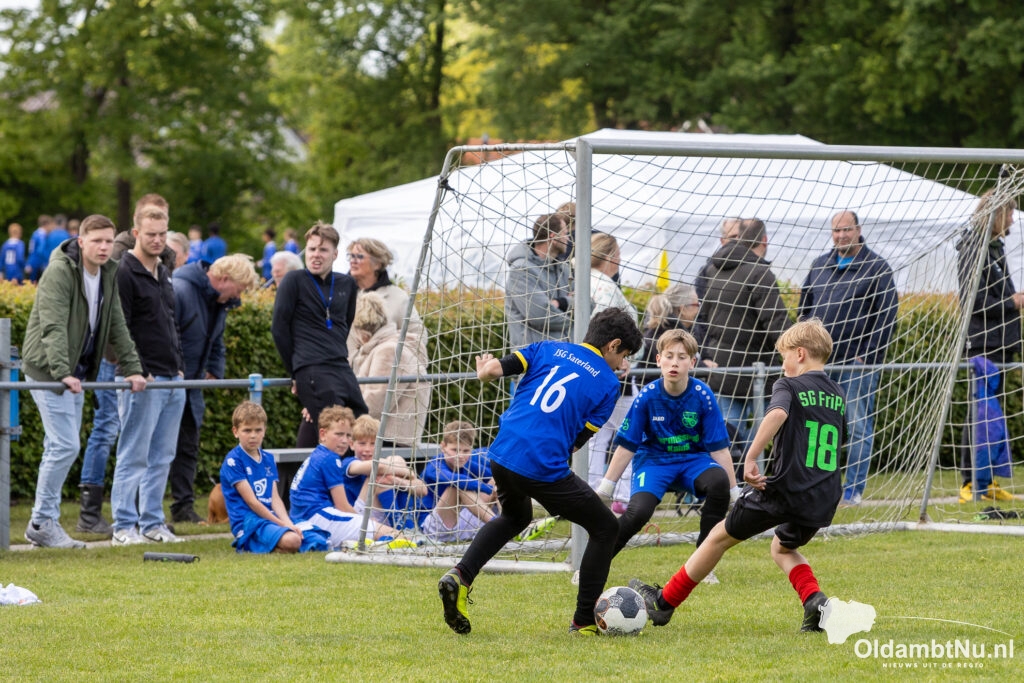 Fotoserie: Zeer geslaagd internationaal jeugdvoetbaltoernooi bij VVS Oostwold
