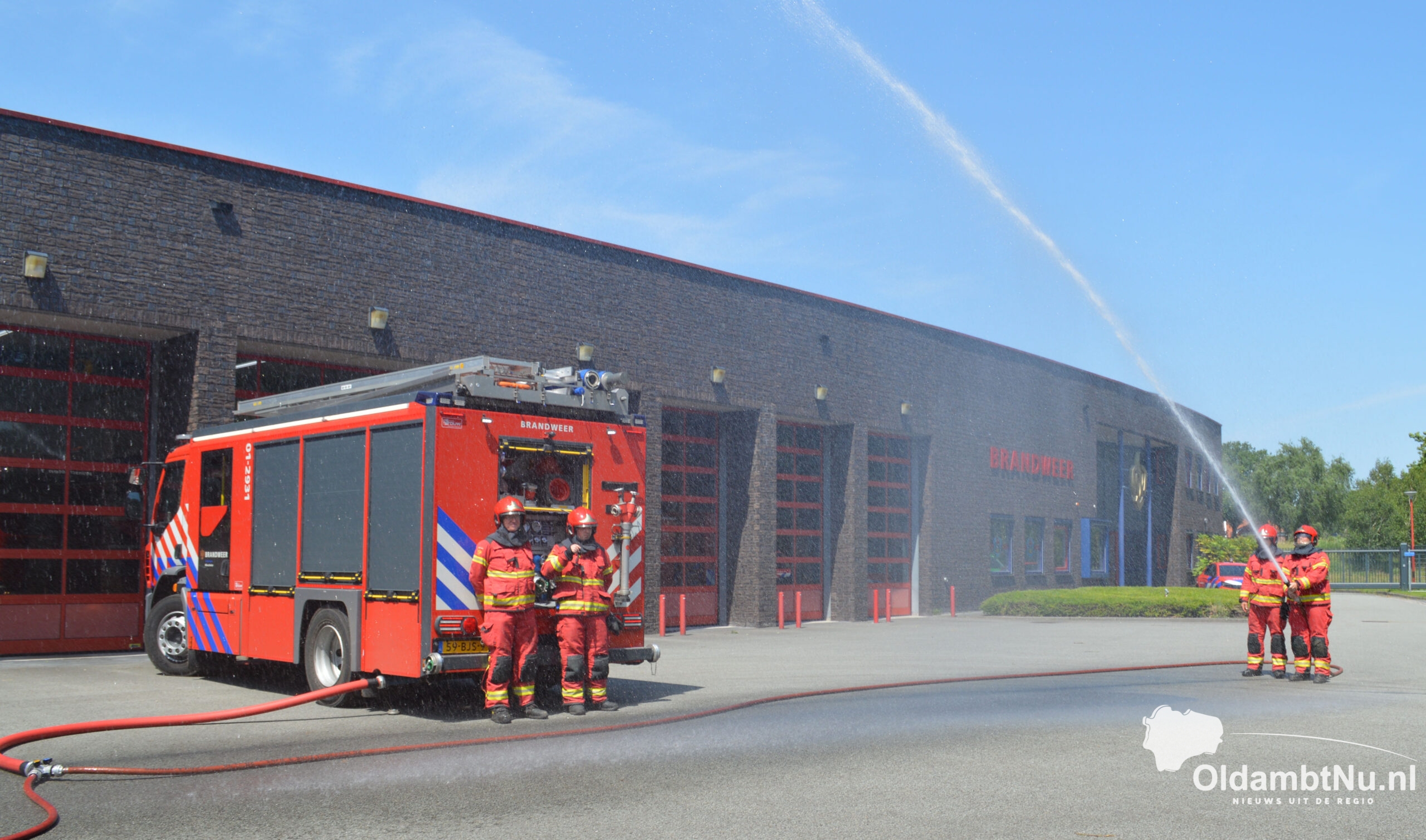Brandweer maakt ereteken voor overleden collega’s