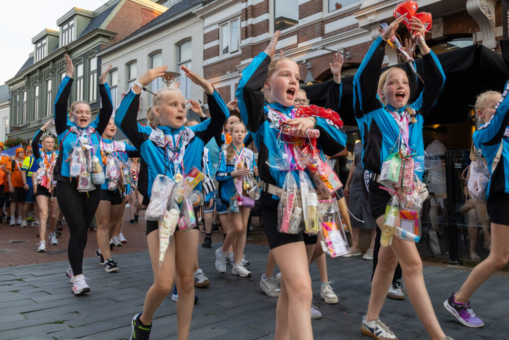 Fotoserie: Feestelijke intocht tijdens Avond4Daagse Winschoten