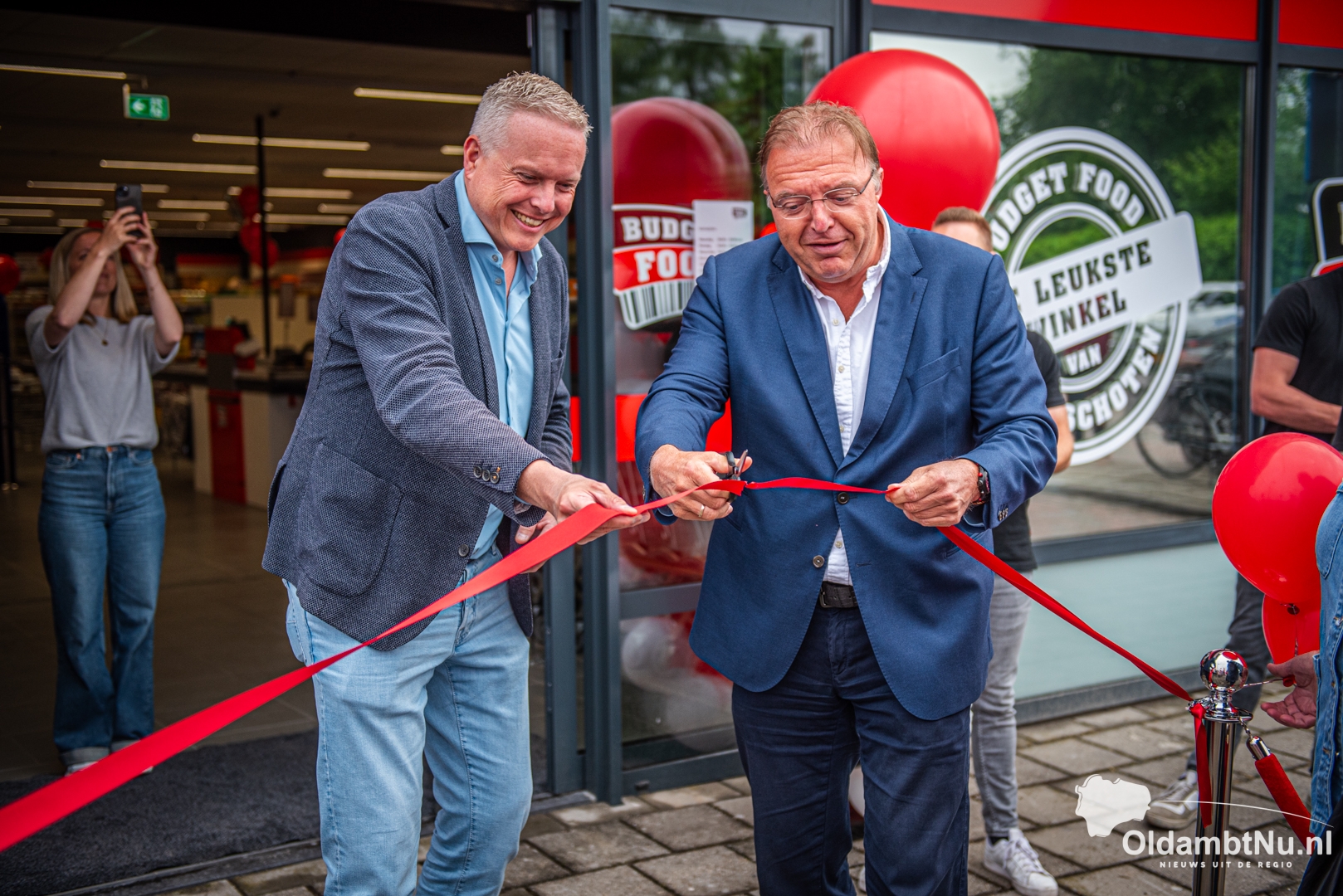Budget Food feestelijk geopend in Winschoten, grote belangstelling vanaf de vroege ochtend