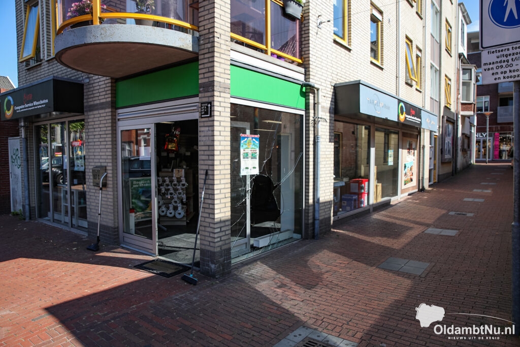 Inbreker slaat toe bij computerservicebedrijf en cafetaria in Winschoten