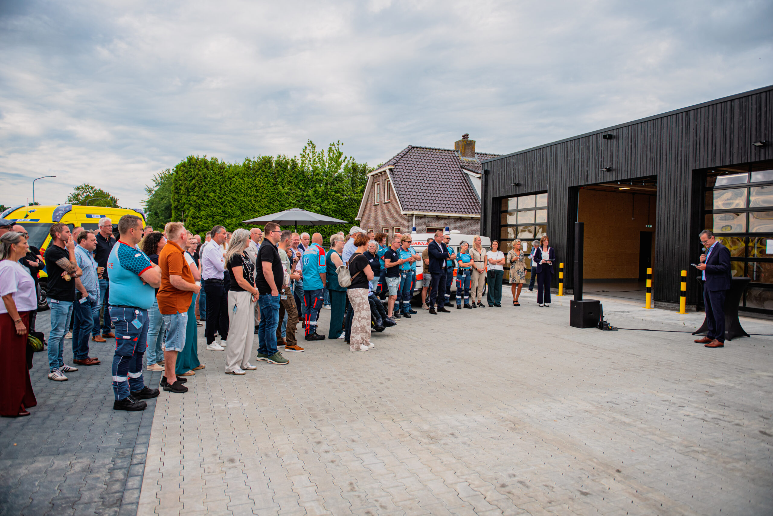 Nieuwe ambulancepost in Winschoten officieel geopend