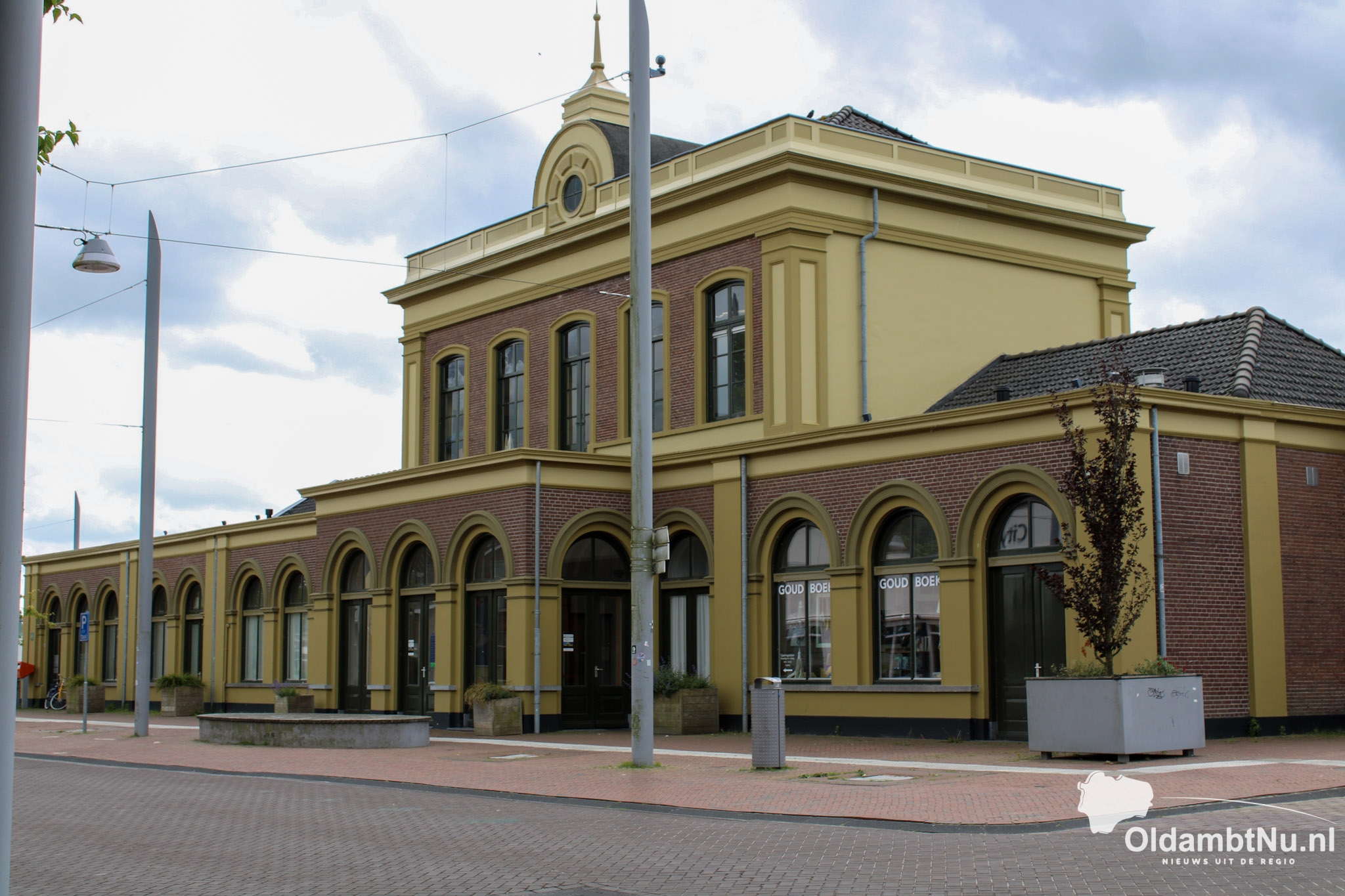 “Het is hier gewoon fijn”. Het Stationsgebouw als rustige haven in Winschoten